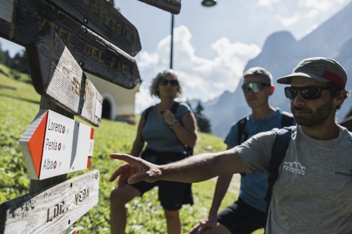 Jir a pè: come prepararsi a un’escursione in montagna