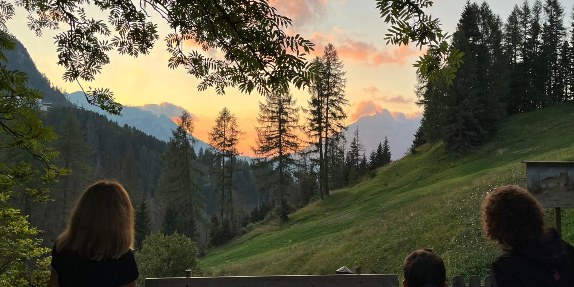 Evening Hike with dinner in a lodge – Alpe Lusia